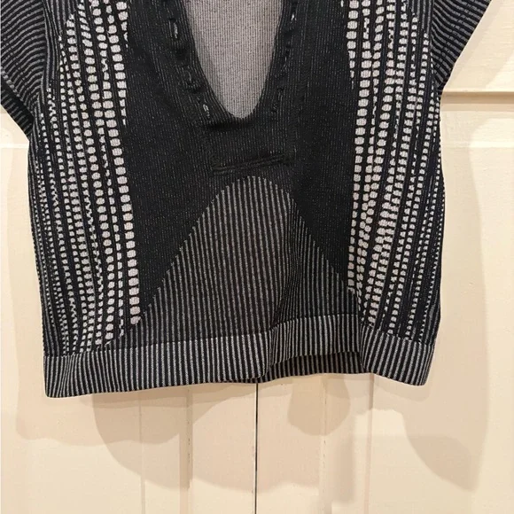 Black & Gray Urban outfitters Sealmless Crop Top - Picture 4 of 6